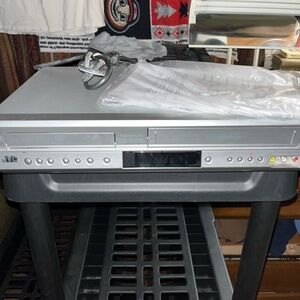 JVC HR-XVC17SU DVD/VHS Dual Player